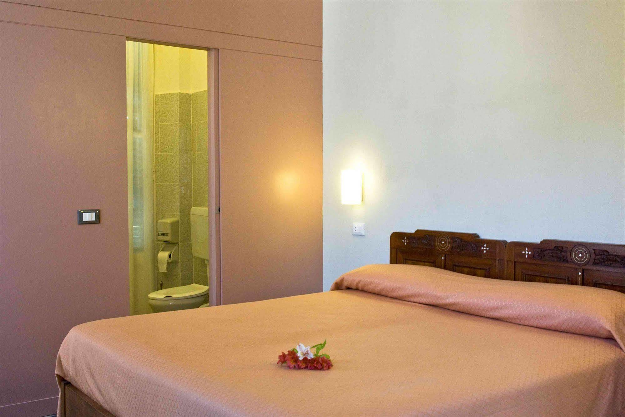 Hotel Europa เลวานโต ภายนอก รูปภาพ