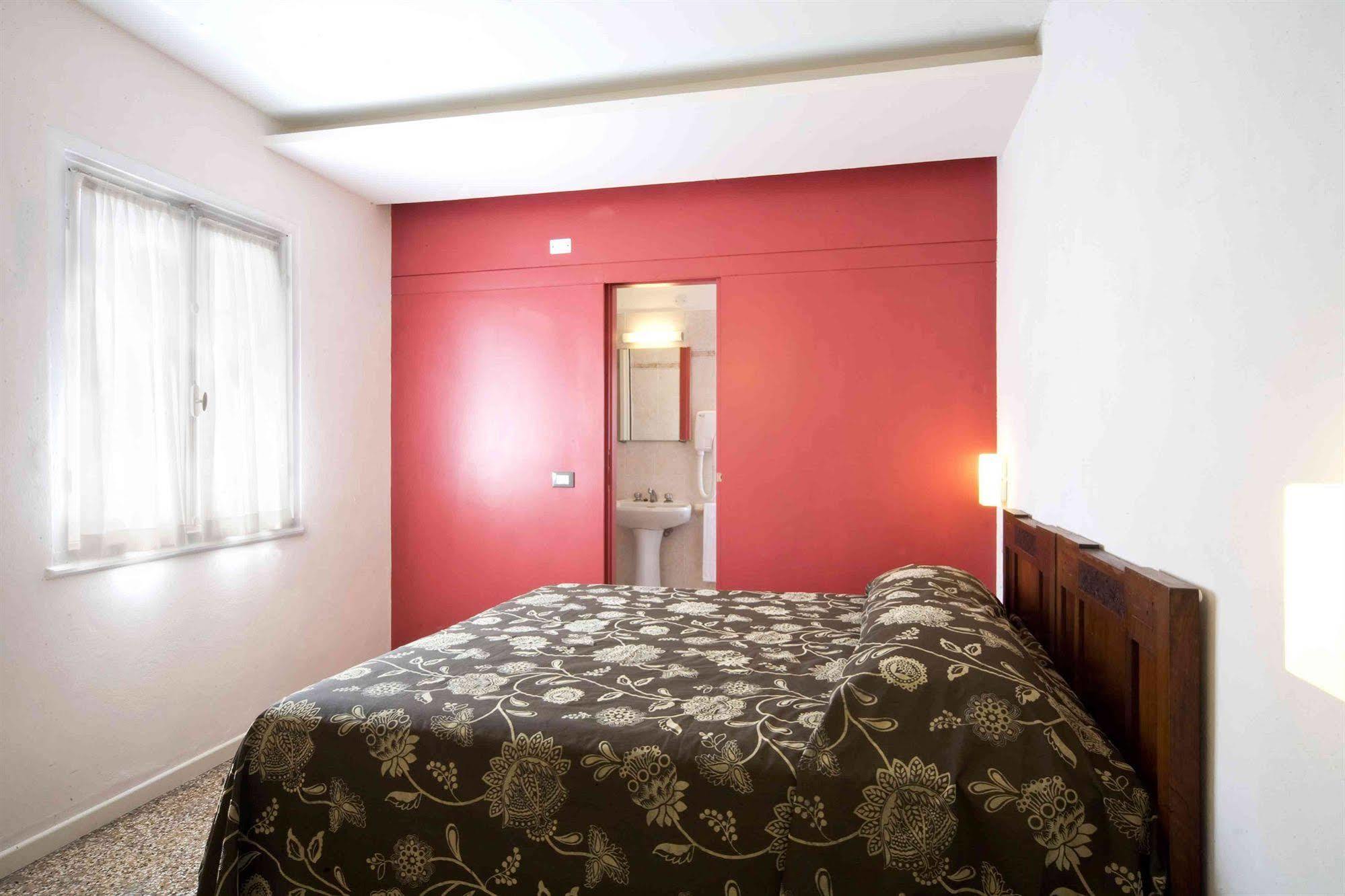 Hotel Europa เลวานโต ภายนอก รูปภาพ